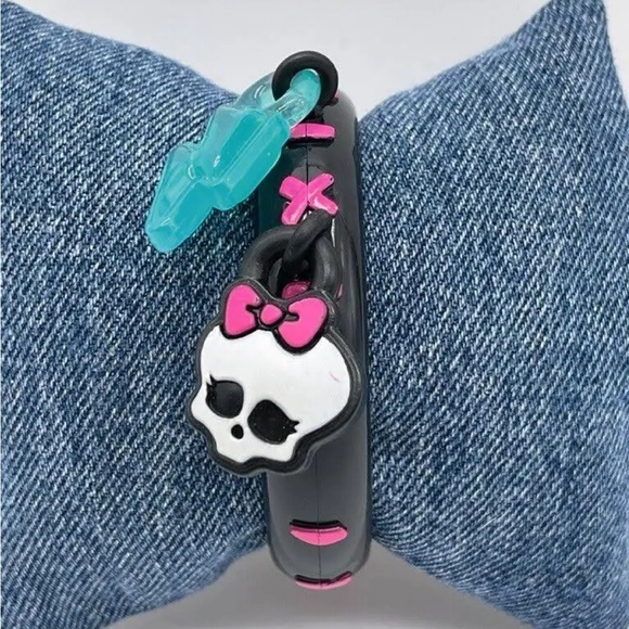 Monster High Charm Bracelet Bangle Black‎ Pink Stitches Lightning Bolt Skullette - Picture 9 of 9